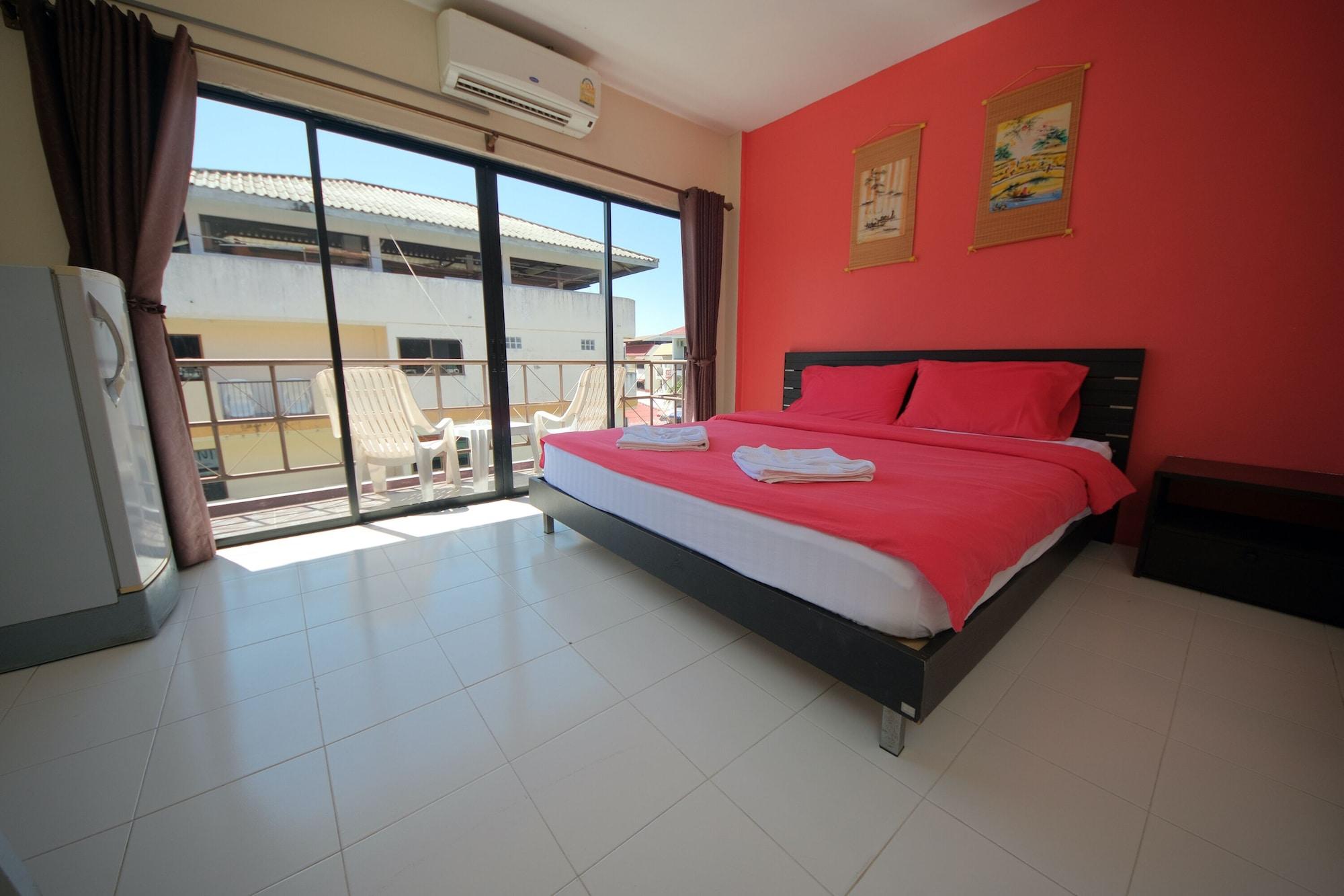 Pineapple Guesthouse Karon Exterior photo