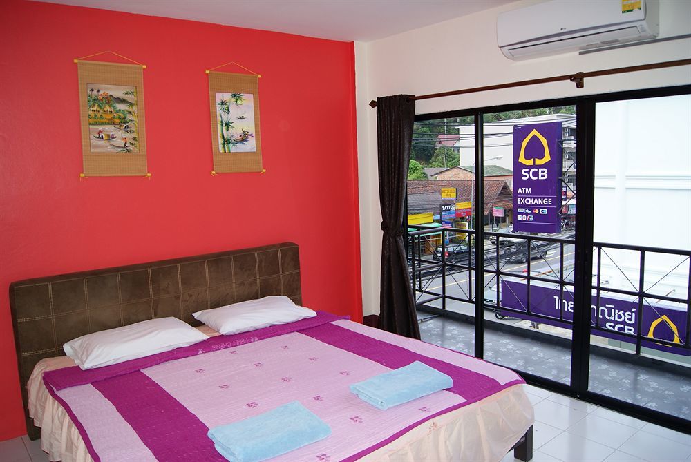 Pineapple Guesthouse Karon Exterior photo