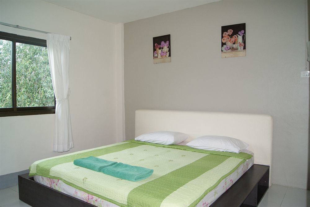 Pineapple Guesthouse Karon Exterior photo